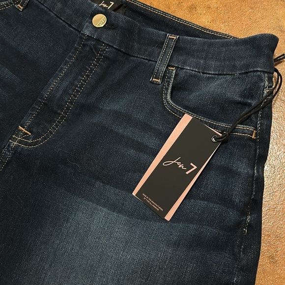 NWT Jen 7 short. Varying sizes. - Picture 3 of 6